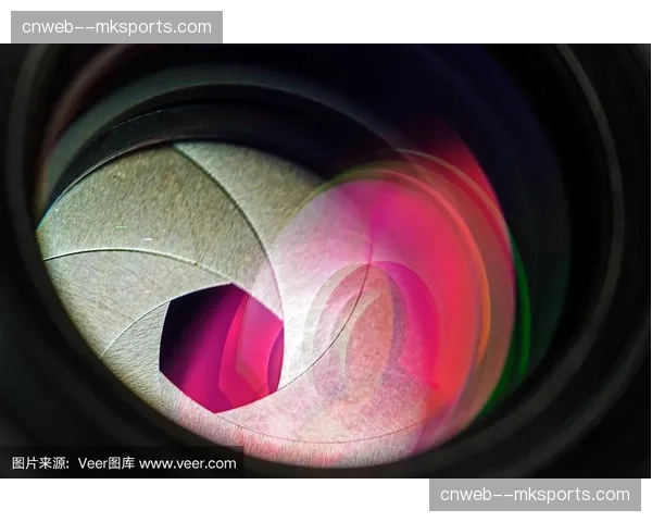 微型特写镜头组在本周期内集成应用 这种视角正带给观众极具冲击力的特写