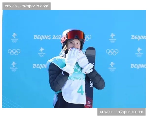 谷爱凌大跳台摘银创历史，成冬奥奖牌最多女子自由式滑雪运动员
