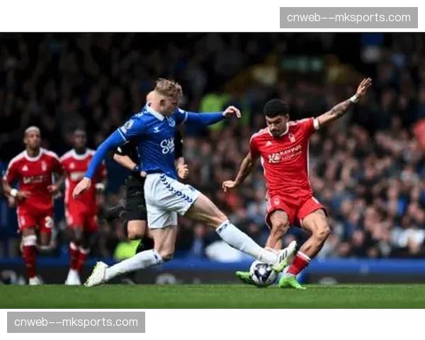 诺丁汉森林0-2不敌纽卡斯尔，主队门将出球失误送礼，喜鹊锁定胜局。