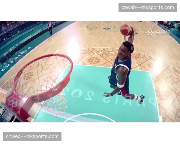 爱德华兹接受采访：分享其从抢断到完成暴扣的瞬间决策过程