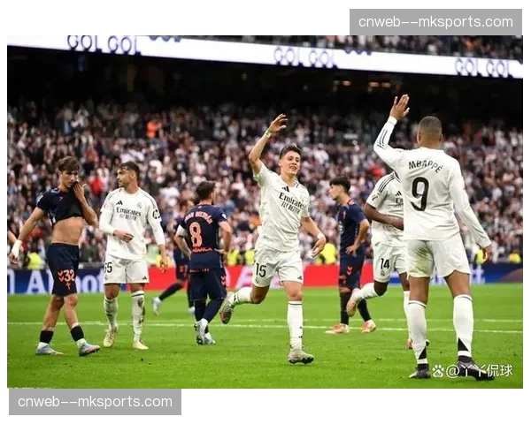 赛场花絮：皇马对阵塞尔塔赛前，伯纳乌为传奇劳尔举办简短的纪念仪式