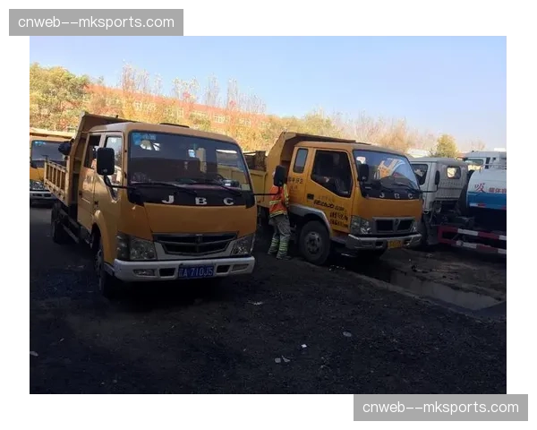 车队简报会透露，多支车队为应对泥浆赛道准备特制宽胎